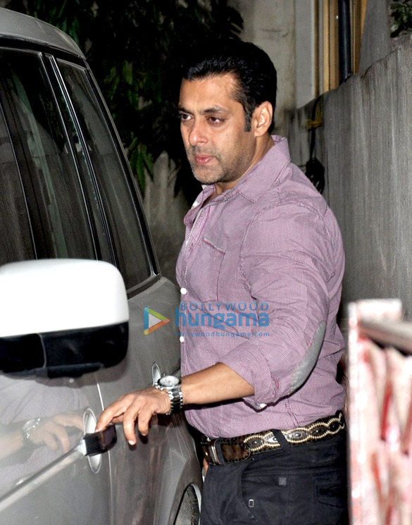 Salman Khan Celebrates Birthday With Niece Ayat. Watch