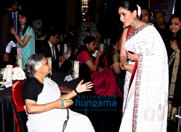 kareena and sridevi grace ndtv indian of the year 2012 3