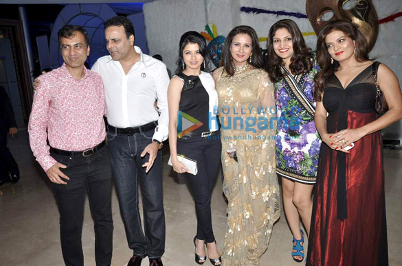 celebs grace poonam dhillons birthday bash and rohit vermas fashion show 4