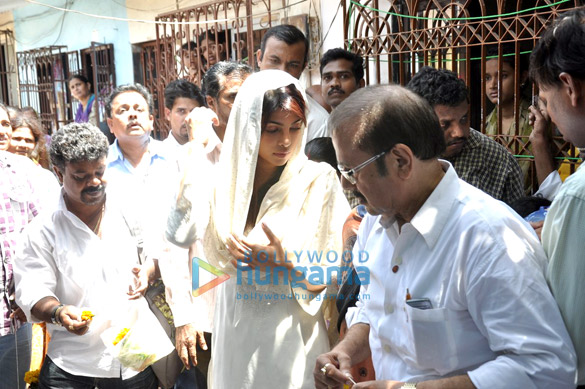 priyanka chopra attends her spotboy jibans last rites 7