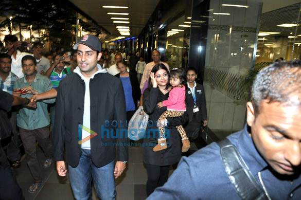 abhi ash aaradhya snapped arriving at the airport 2