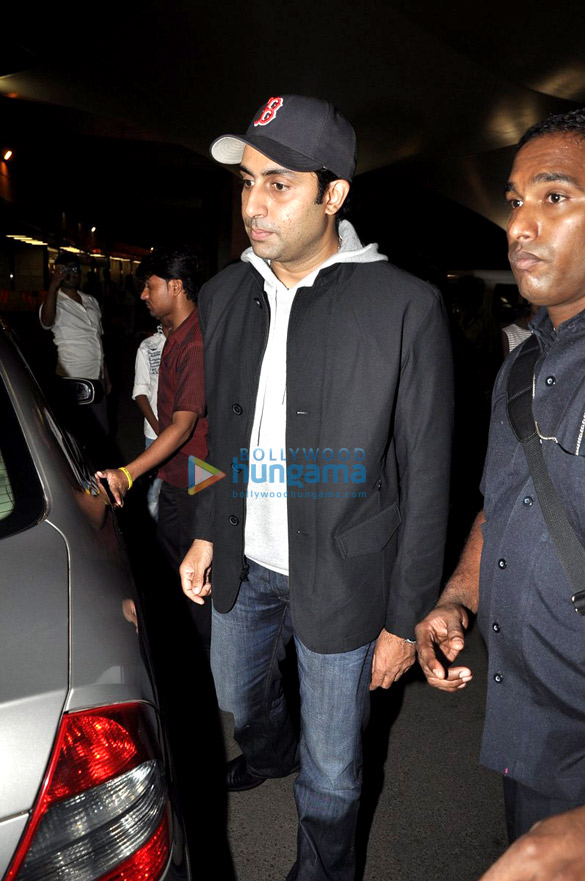 abhi ash aaradhya snapped arriving at the airport 6
