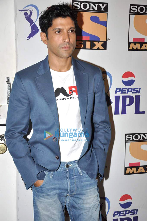 farhan snapped promoting his campaign mard at the ipl 6 11