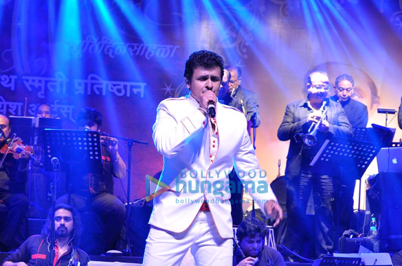 celebs grace the dinanath mangeshkar awards 4
