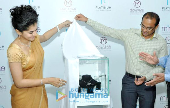 taapsee pannu unveils malabars new jewellery range 4