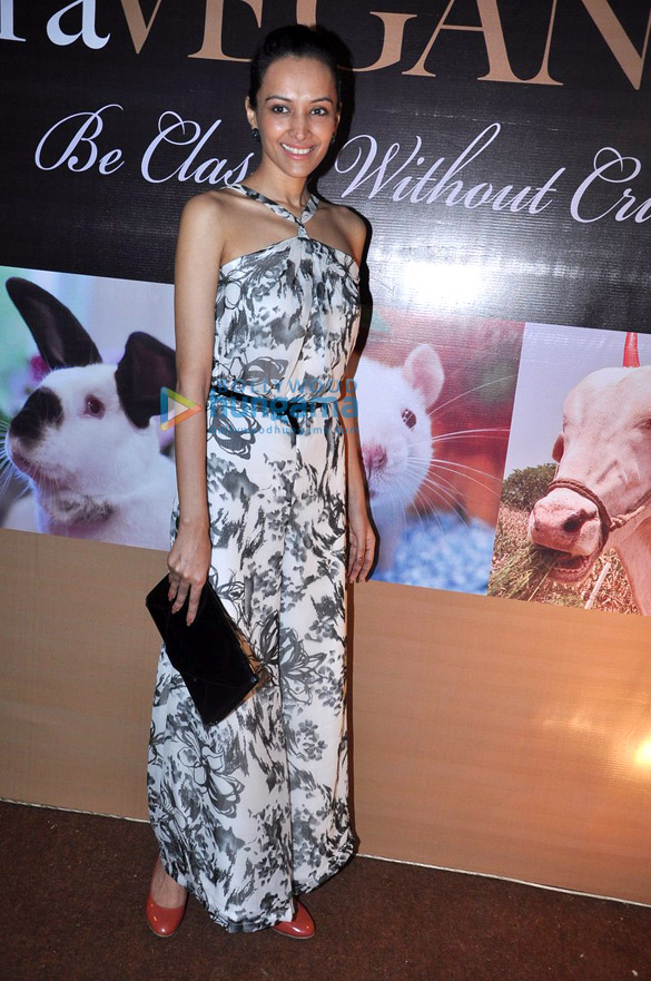 shazahn and dipannita at luxury india expo 10