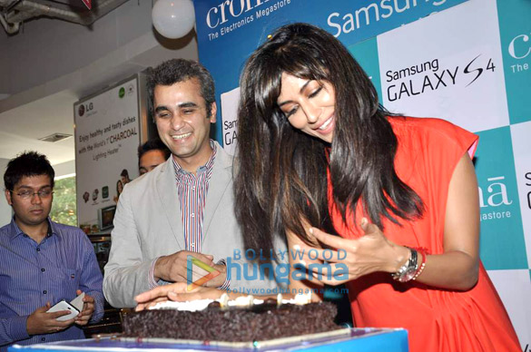 chitrangda launches samsung galaxy s4 4