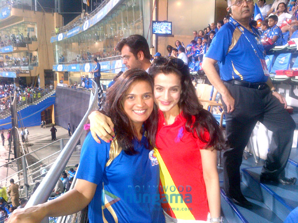 ameesha patel spotted cheering for mumbai indians 3