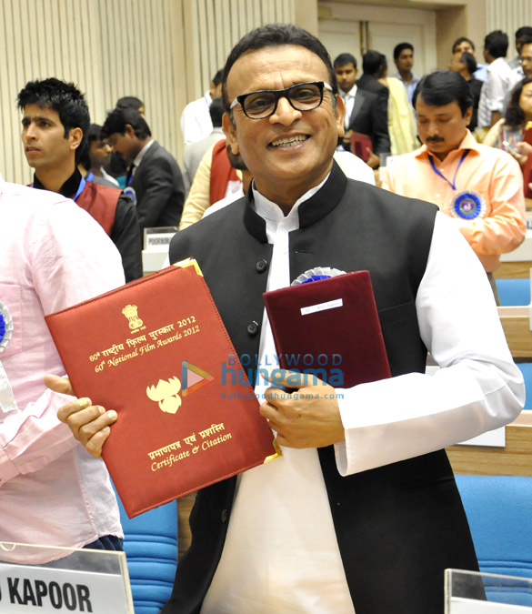 annu kapoor collected his national award from honorable president pranab mukherjee 3