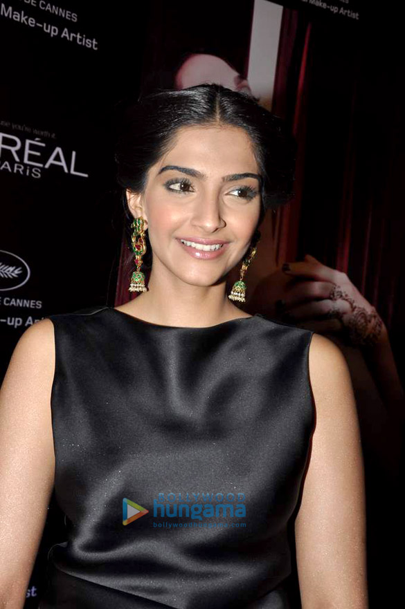 sonam kapoor launches loreal sunset collections 10