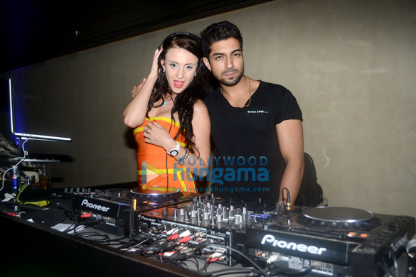 deepesh sharma performs at fbars 1st anniversary party 2