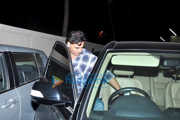 akshay kumar snapped at juhu pvr 6