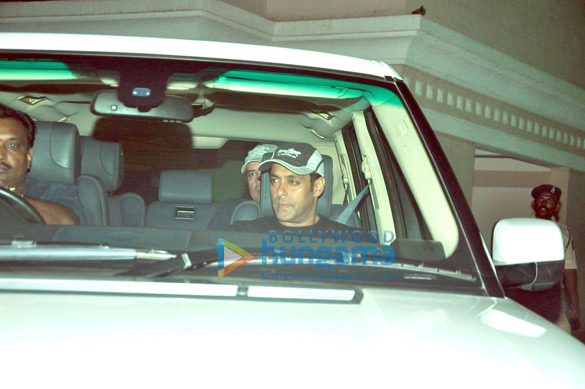 celebs snapped visiting sanjay dutt before he goes to jail 4