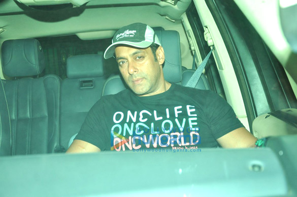 celebs snapped visiting sanjay dutt before he goes to jail 8