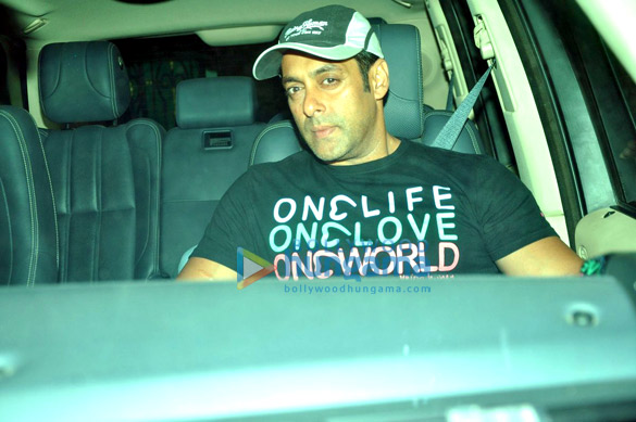 celebs snapped visiting sanjay dutt before he goes to jail 7