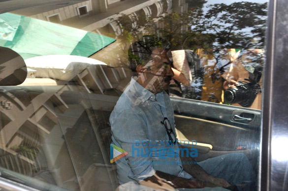 sanjay dutt surrenders before tada court 8