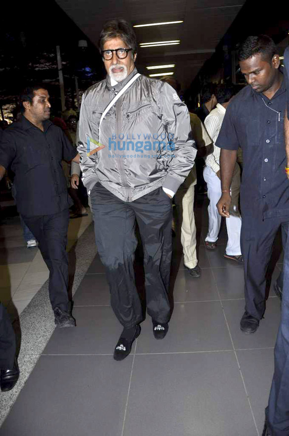 sushmita sen and big b snapped at the airport 7
