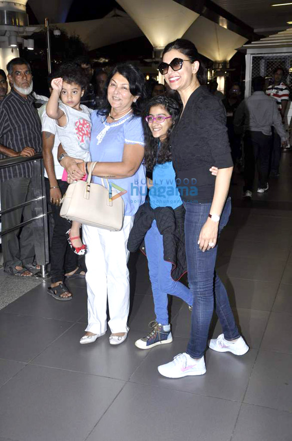 sushmita sen and big b snapped at the airport 2