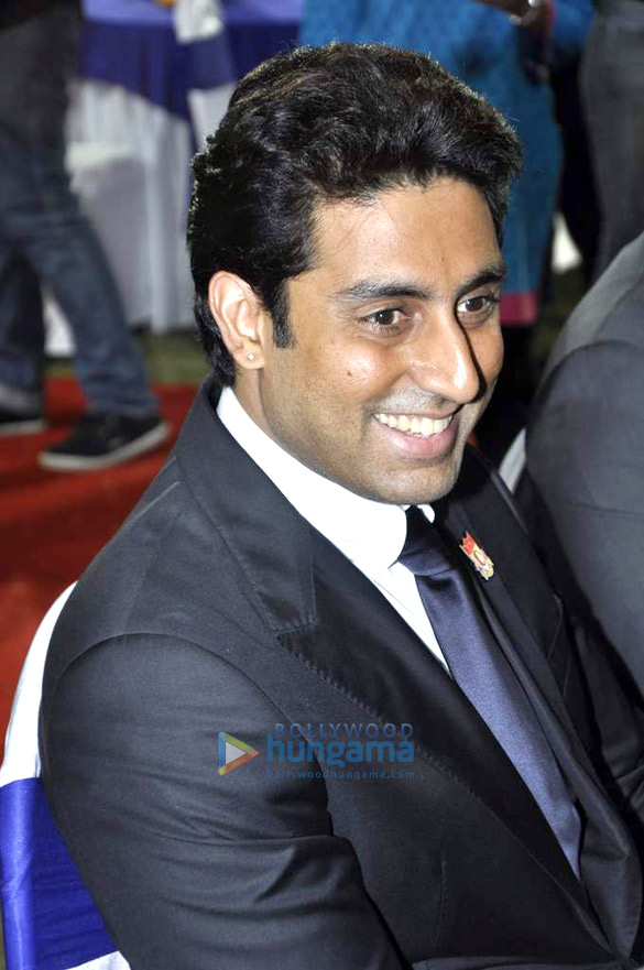 abhishek at indian football awards 2013 11