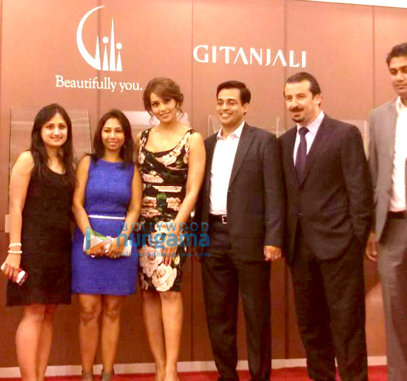bipasha basu launches gili paris gallery in dubai 7