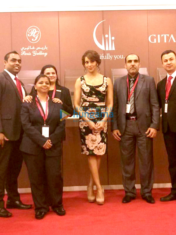 bipasha basu launches gili paris gallery in dubai 8