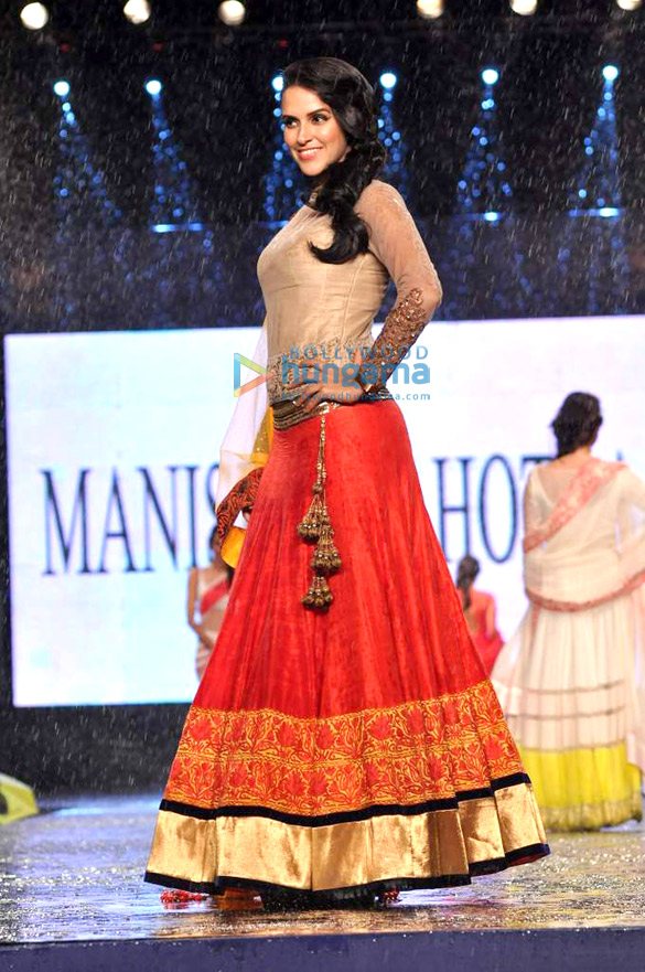 celebs walk for manish malhotras show for cpaa 8