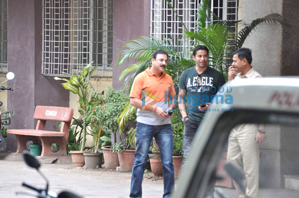 aditya sooraj pancholi questioned at juhu police station 5