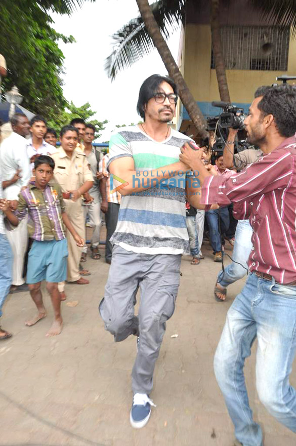 aditya sooraj pancholi questioned at juhu police station 4