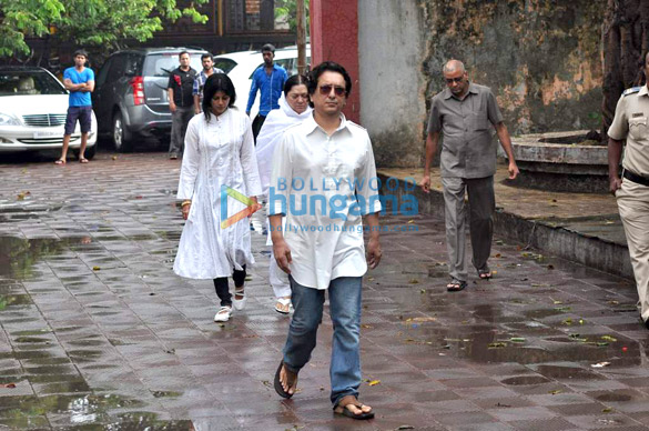 bollywood pays homage to priyanka chopras dad 59