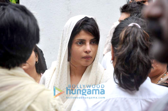 bollywood pays homage to priyanka chopras dad 45