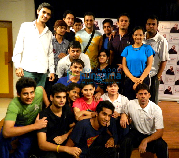 actor prepares presents master class with rohit roy 2