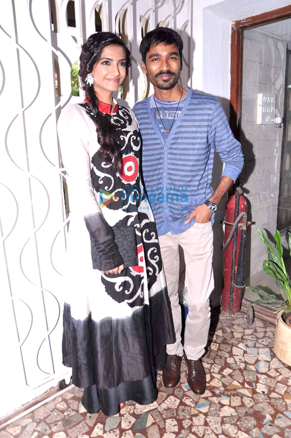 sonam dhanush at the launch of magna star weeks latest issue 10