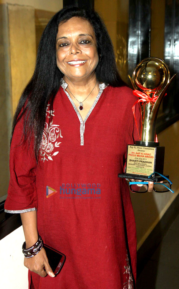 8th aap ki awaz media excellence awards 18