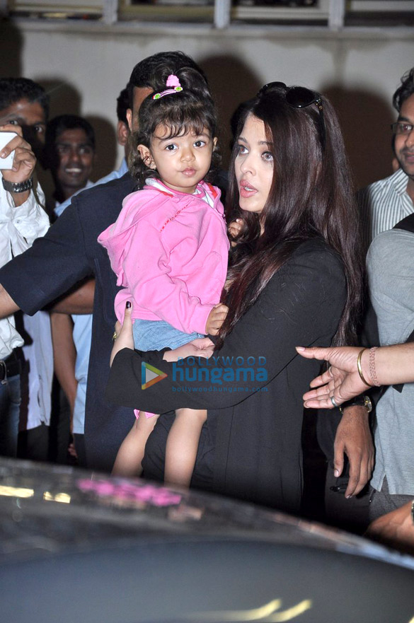 abhishek receives aishwarya as she arrives from london 3