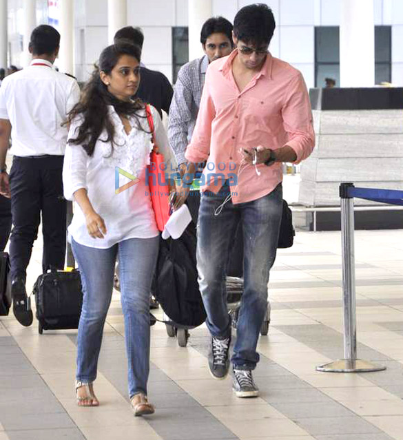 sidharth malhotra snapped at the airport 3