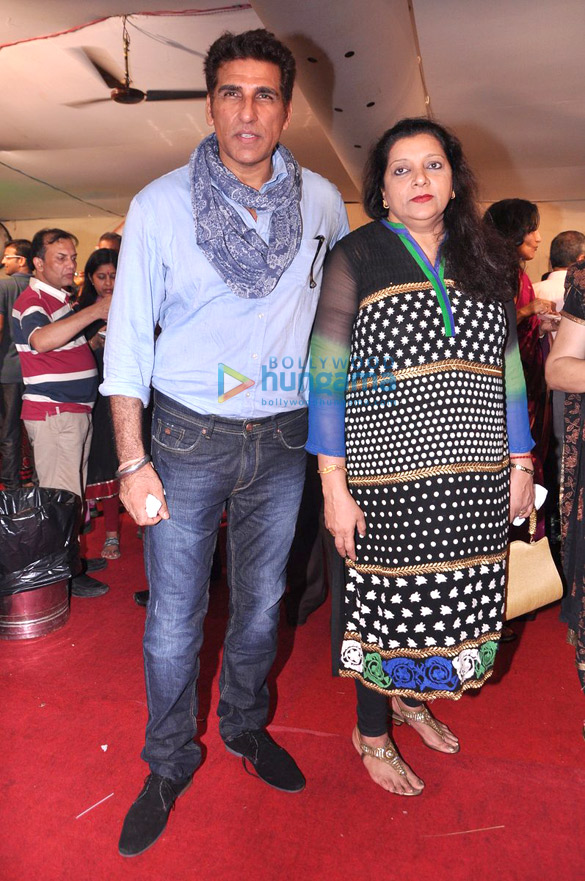 poonam dhillon bhojpuri superstars at dr tiwaris wedding anniversary 5