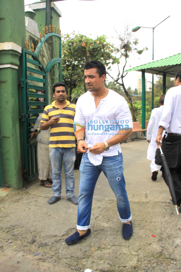 arbaaz khan aditya pancholi attend the funeral of sajid wajids father 8
