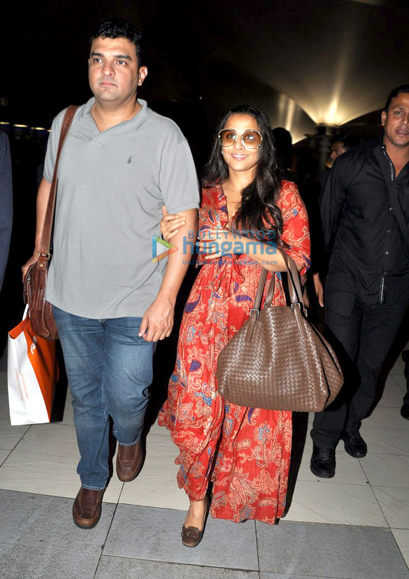 shahrukh vidya others arrive from iifa awards 2013 13