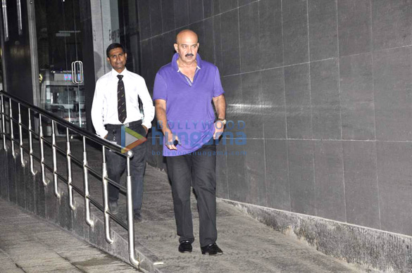 celebs visit hrithik post his surgery at hinduja hospital 13