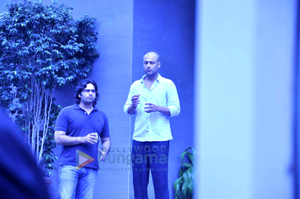 celebs visit hrithik post his surgery at hinduja hospital 7