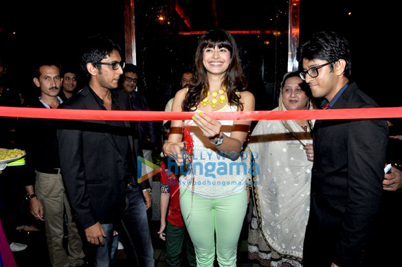 pooja batra inaugurates new outlet of yoko sizzlers 2