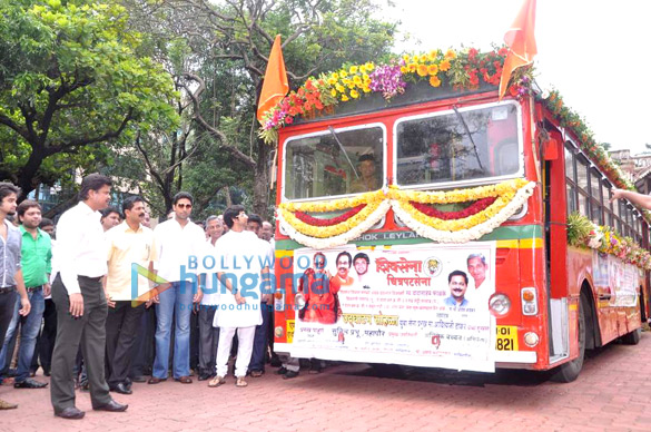 abhishek flags off bests special bus services for film city workers 5