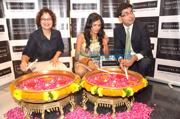 shriya pilagaonkar at the launch of shoppers stop in thane 3