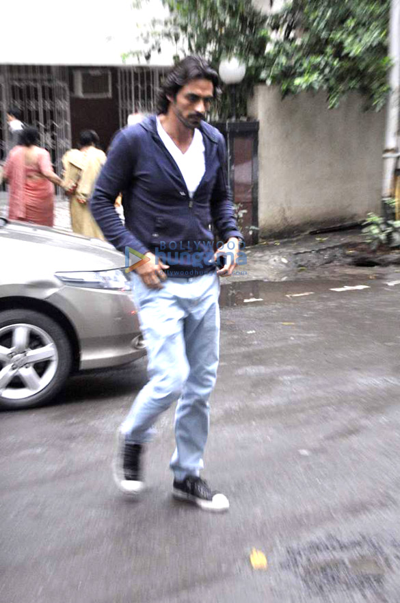 celebs visit hrithik roshan post his brain surgery day 4 5