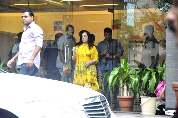 celebs visit hrithik roshan post his brain surgery day 4 9