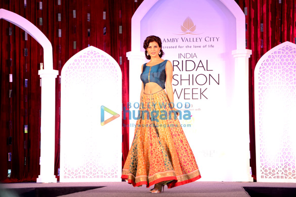 jacqueline walks the ramp at india bridal week 2013 announcement 3