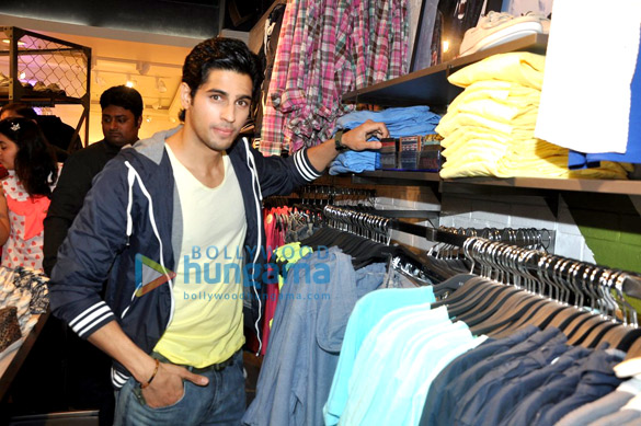 sidharth malhotra launches forever 21 mens range 4