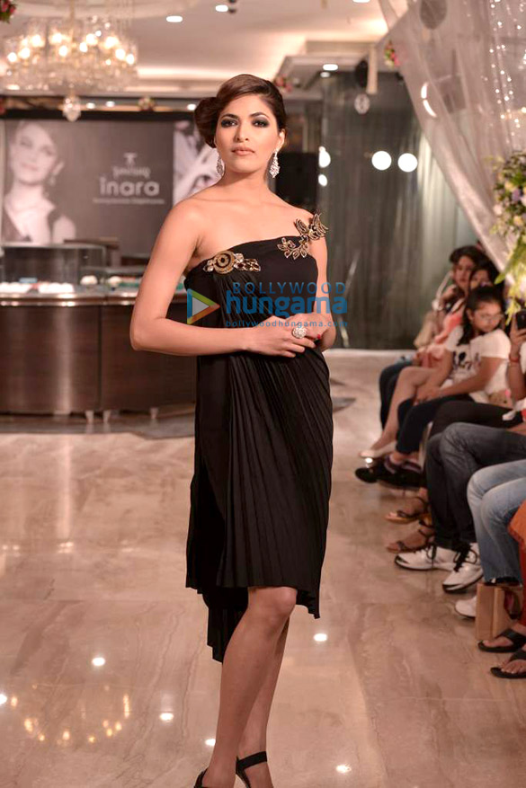 parvathy walks for tanishqs inara collections 6