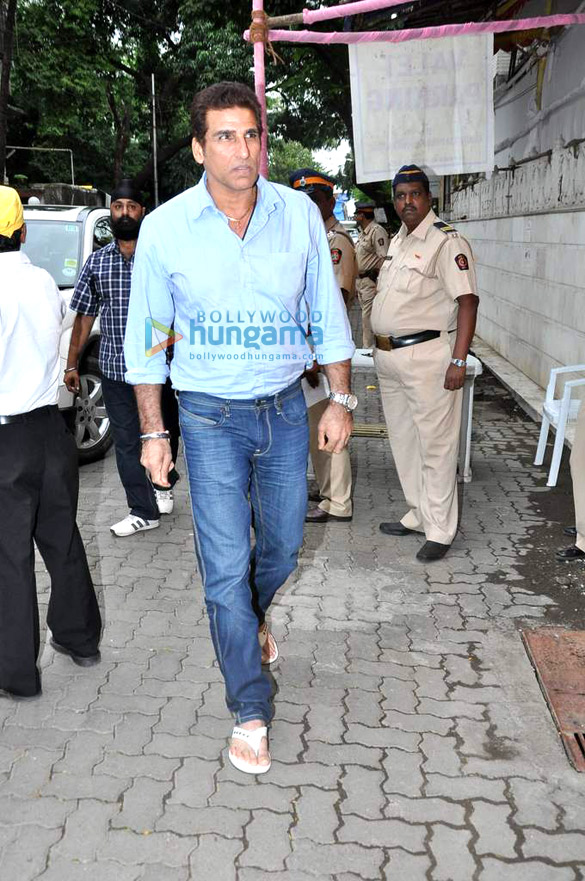 dilip kumar amitabh bachchan at prans prayer meet 16