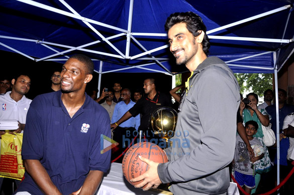 kunal kapoor plays basketball with nba champion david bosh 3
